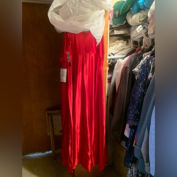 Selling my prom dress, still has tags, prom canceled due to Covid. - Picture 3 of 3